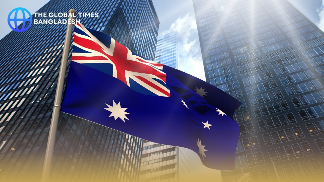 অ্যাডিলেড টেস্টে অস্ট্রেলিয়া বনাম ইংল্যান্ড ম্যাচে ব্যাটিং করছেন ট্রাভিস হেড